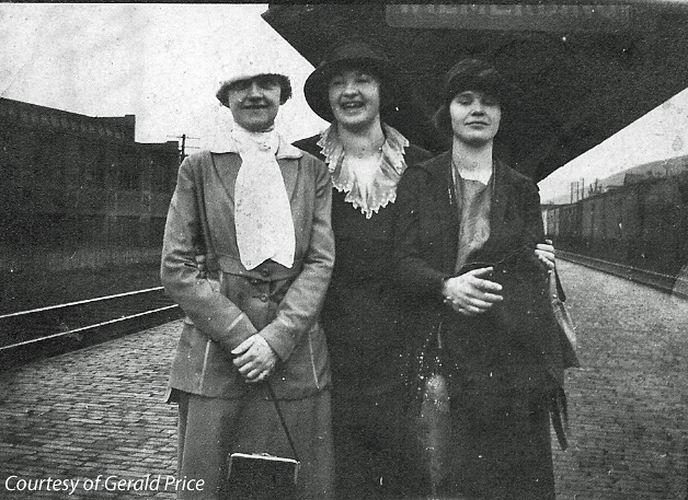 Margaret Elizabeth Conville [center]  (Wilmerding PA, ca 1920)