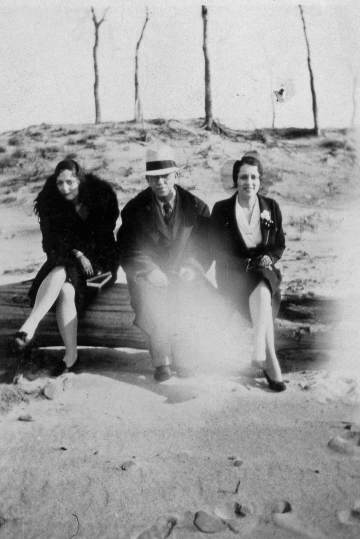 Edward Lawrence Fitzgerald with daughters Thelma & Rose (Erie PA, probably late 1920s)